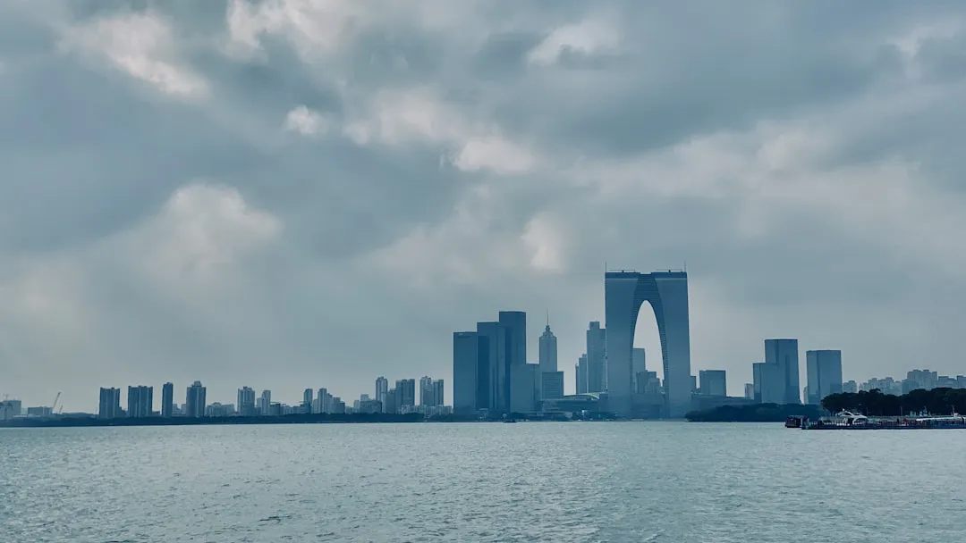 电脑配件与智能硬件搭配方案：提升中小企业办公效率的实践思路